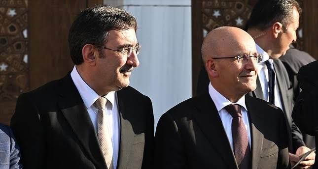 نائب الرئيس التركي ووزير المالية يتوجهان لقطر اليوم قبل جولة أردوغان الخليجية