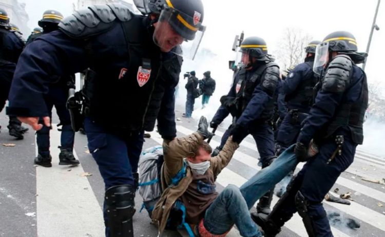 Во Франции на протесты против полицейского насилия вышли почти 6 тыс. человек