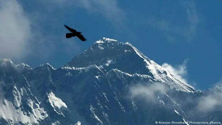 6 die after helicopter crashes near Mount Everest