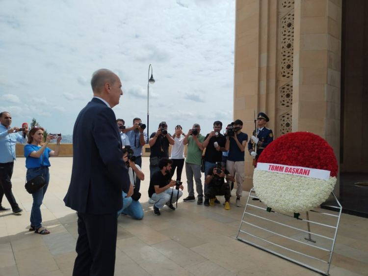 Chairman of Turkish Grand National Assembly visits Alley of Martyrs and Turkish Martyrs' Memorial in Baku