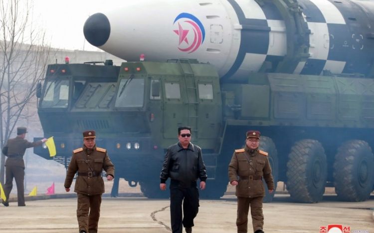 КНДР провела запуск межконтинентальной баллистической ракеты "Хвасон-18"