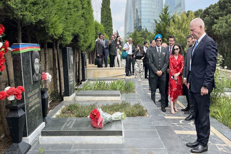 Israel Defense Minister visited grave of Azerbaijan's National Hero