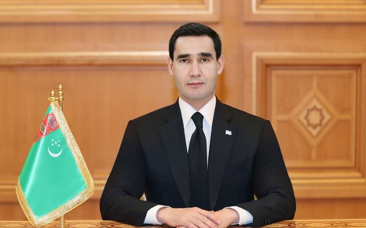 Президент Туркменистана отправил правительство в отпуск на месяц