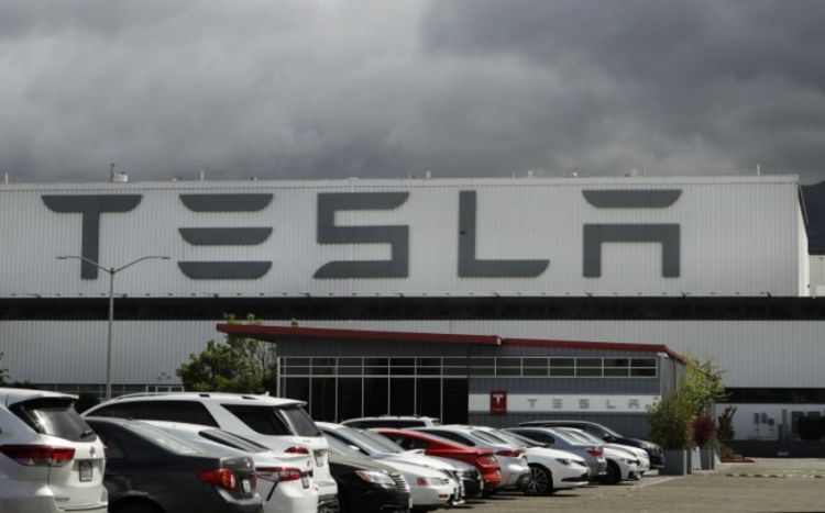 Tesla отзывает почти 16 тыс. авто из-за проблем с ремнями безопасности