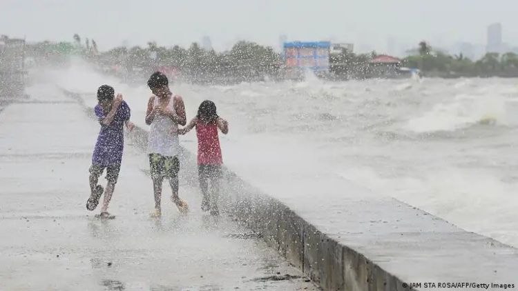 1 dead, thousands evacuated in Philippines
