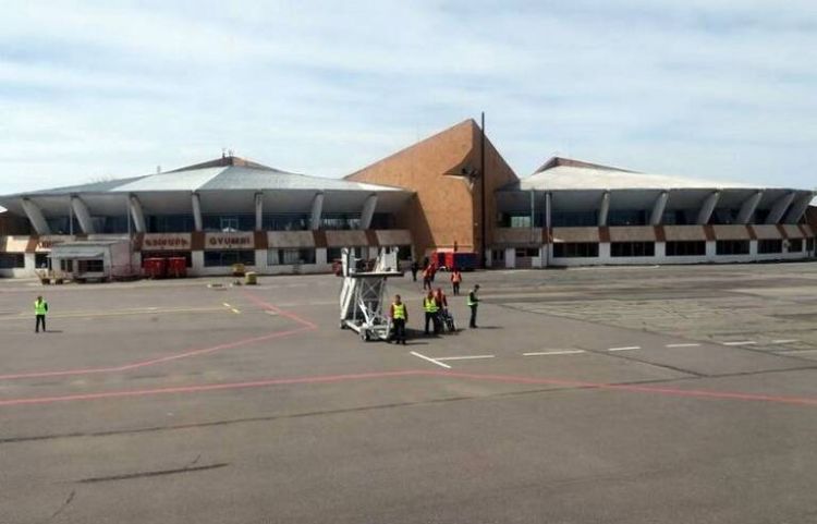 Rus turistləri İrəvan hava limanında köməksiz qaldılar