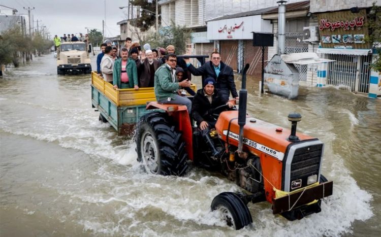 Number of people affected by floods in Iran reaches 400