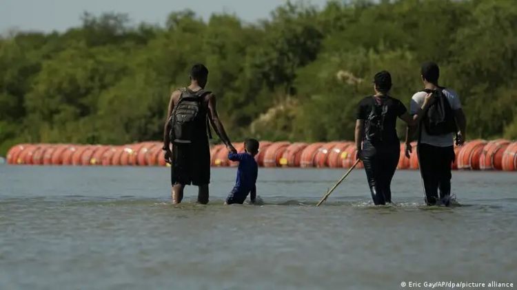 Body found in Texas floating barrier, says Mexico