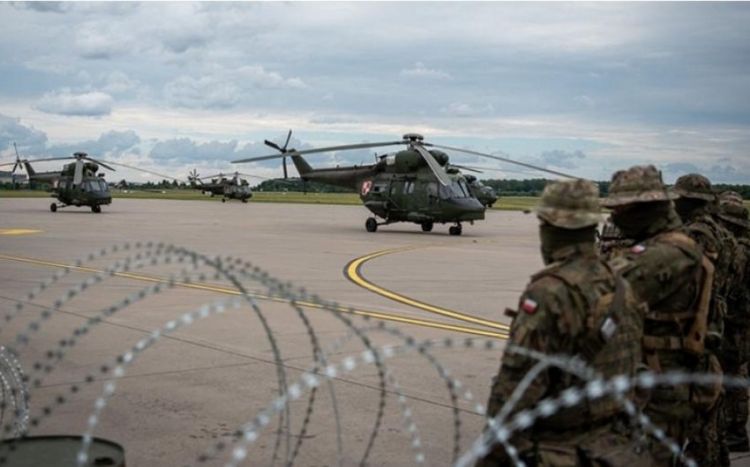 Польша перебросила боевые вертолеты к границе с Беларусью