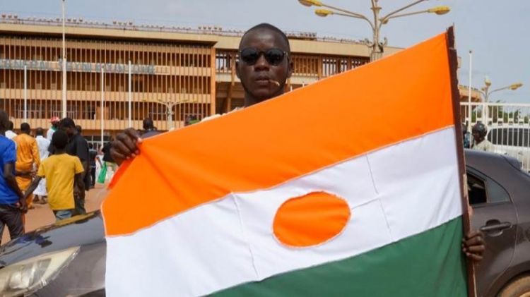 Niger junta closes country's airspace