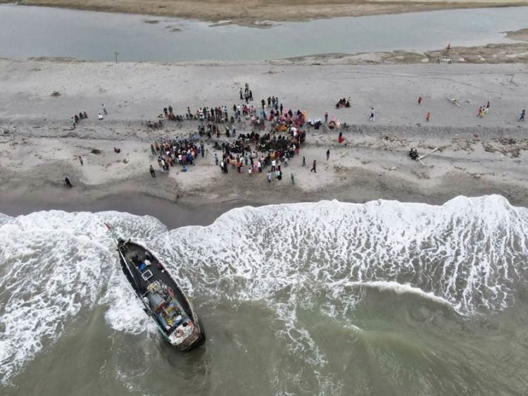 غرق مركب لمهاجرين من أقلية الروهينجا المسلمة يودي بحياة 17 شخصا