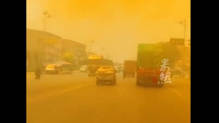 Yellow smoke seen after acidic leak in China warehouse