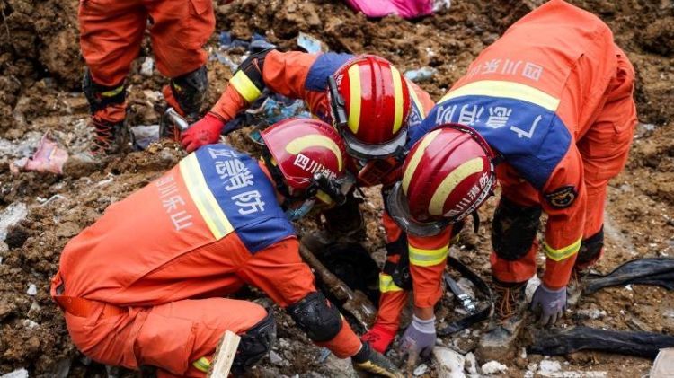 Death toll from landslide in China climbs to 21