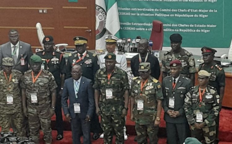 СМИ: Военные Нигерии готовятся к операции ECOWAS против мятежников в Нигере