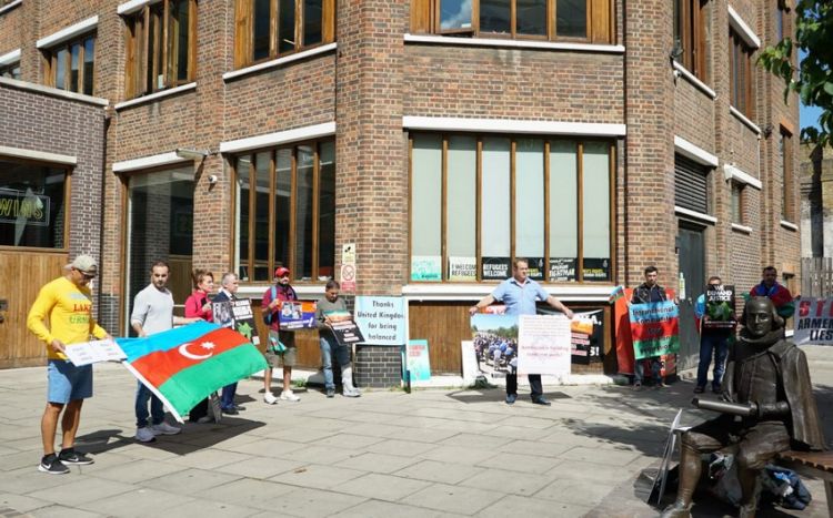 Azerbaijani Community in London holds protest rally in front of Amnesty International office
