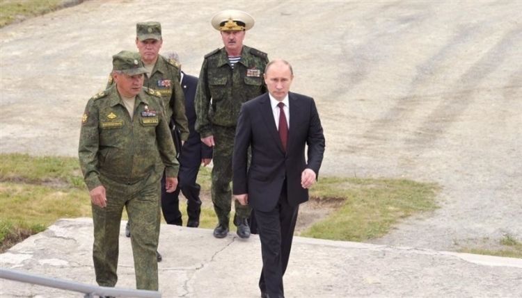 بوتين يلتقي قادة الجيش الروسي