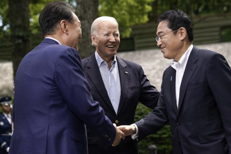 بايدن يعزز التحالف مع اليابان وكوريا الجنوبية في مواجهة الصين
