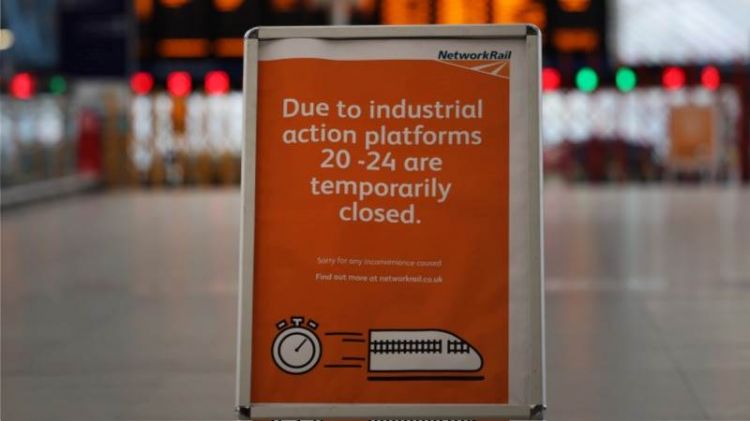 20,000 rail workers on strike in England