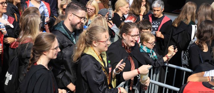 Hamburg Harry Potter fans break costume record