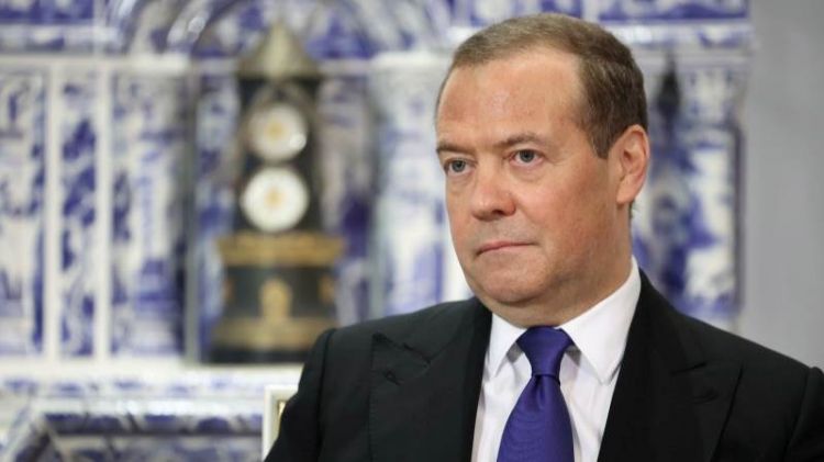 Medvedev: Russian army relies on its own weapons