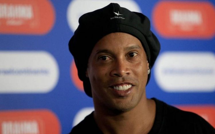 Ronaldinho banned from leaving Brazil