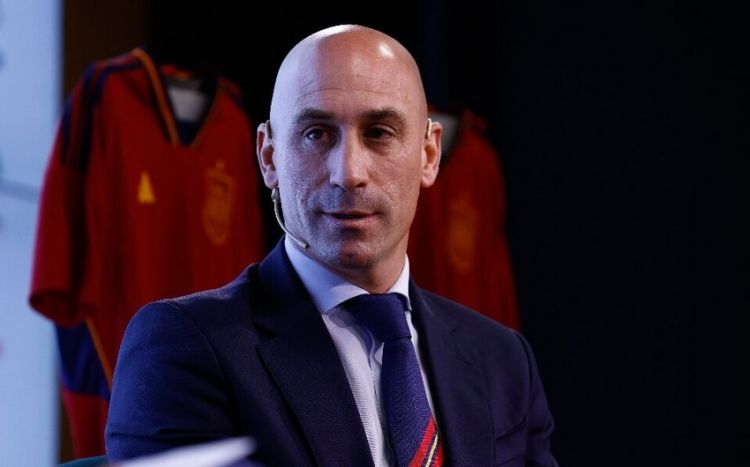 ФИФА хочет добиться отстранения главы футбола Испании на 15 лет