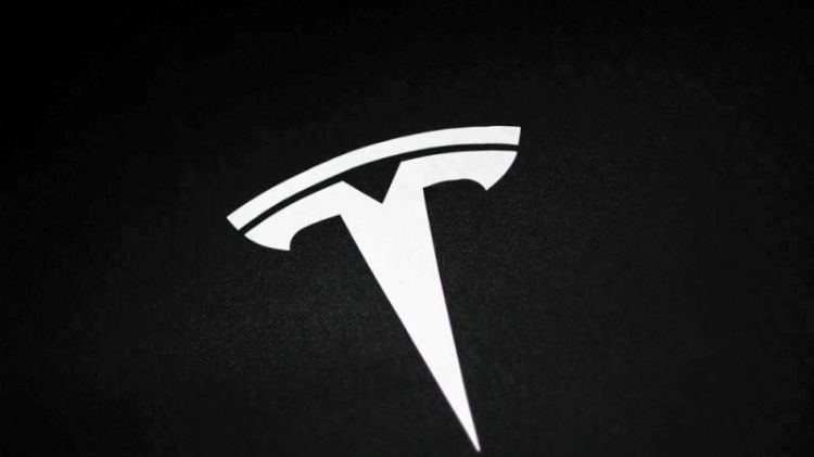 Tesla shares fall 4% after Model S, X price cut