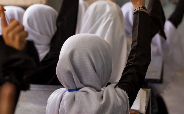 МВД Франции привлекут к обеспечению соблюдения запрета на мусульманскую одежду в школах