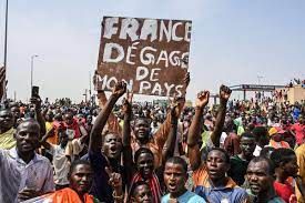تظاهرات حاشدة في النيجر تطالب برحيل القوات الفرنسية