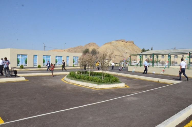 Qaradağ rayonunda yeni istirahət parkı açıldı