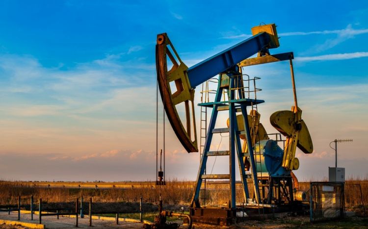 S&P: Азербайджан продолжает добывать нефть ниже квоты ОПЕК